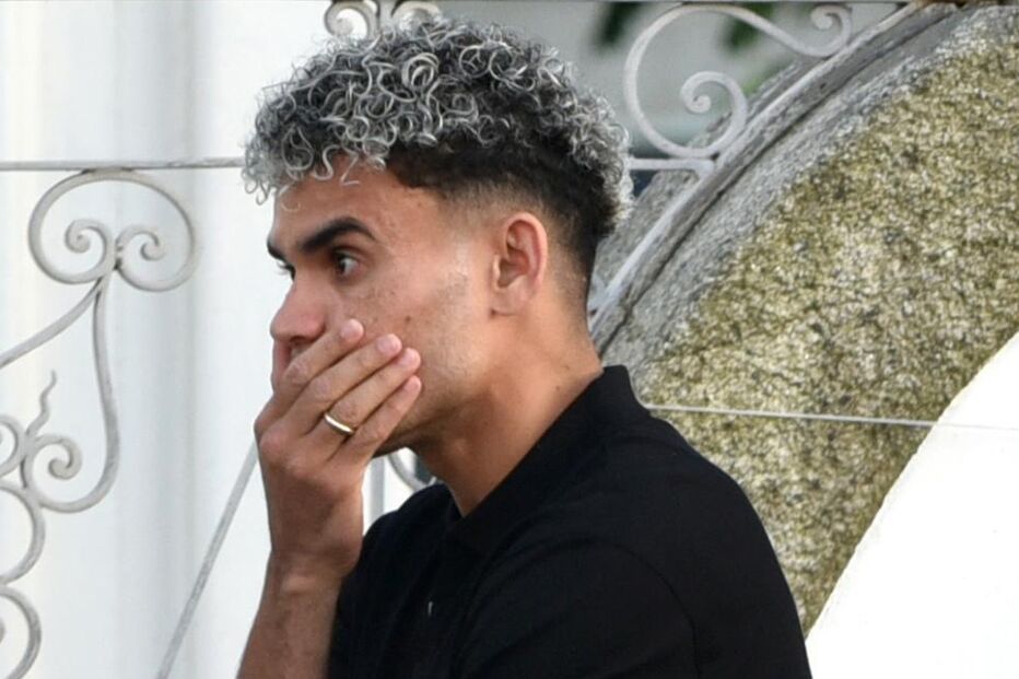 Craque do Liverpool na missa em memória de Diogo Jota