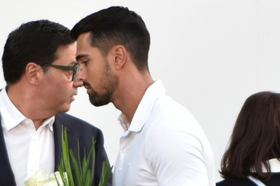 Luis Díaz no funeral de Diogo Jota em Gondomar, acompanhado por várias figuras do futebol