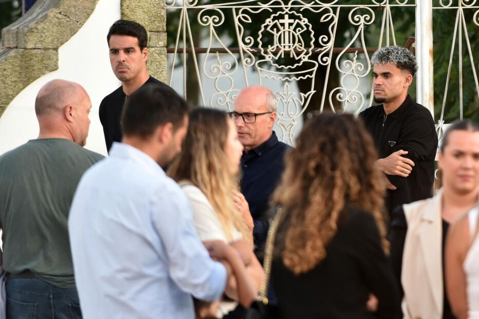 Missa de sétimo dia de Diogo Jota reúne amigos, família e colegas, incluindo Luis Díaz e Alisson Becker