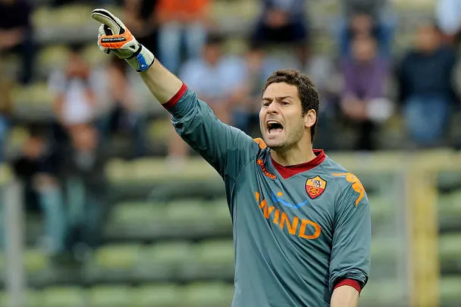 Guarda-redes Júlio Sérgio raspa cabelo com filho em luta contra tumor