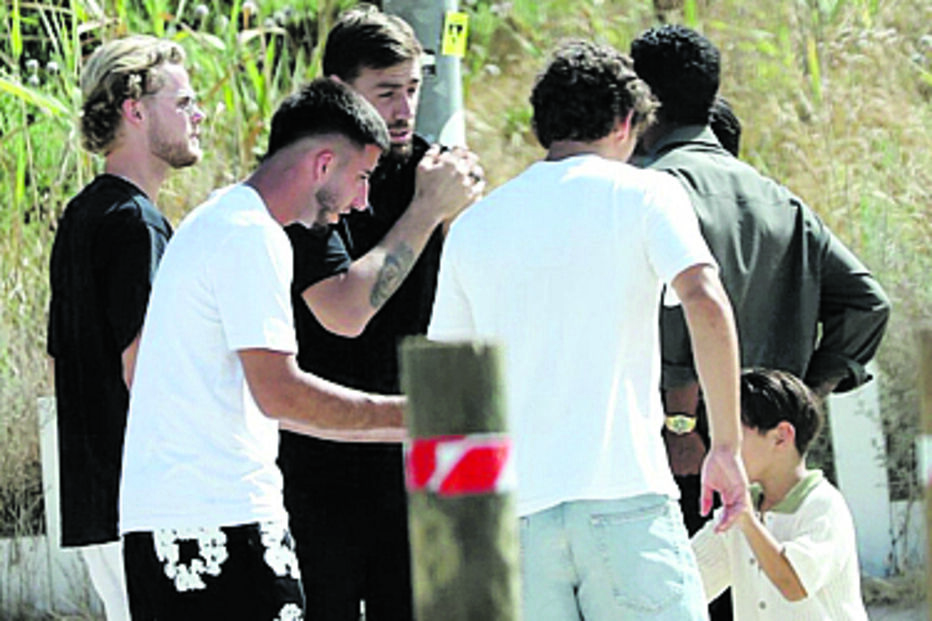 Capitães do Sporting almoçam em praia na Margem Sul com Coates.
