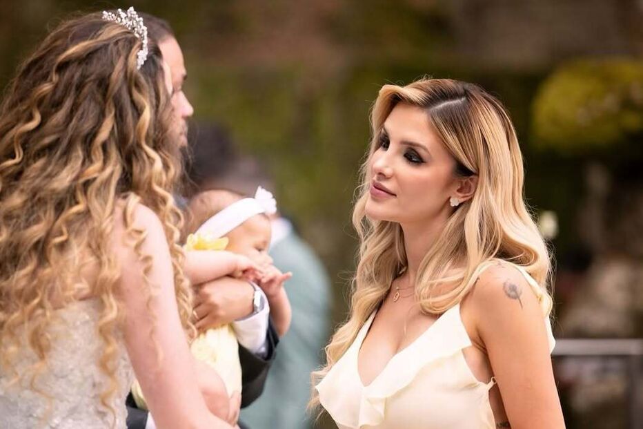 Amiga de Diogo Jota felicita Rute Cardoso, viúva, em cerimónia emotiva