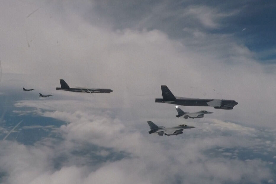 Coreia do Sul, EUA e Japão demonstram força com exercício aéreo