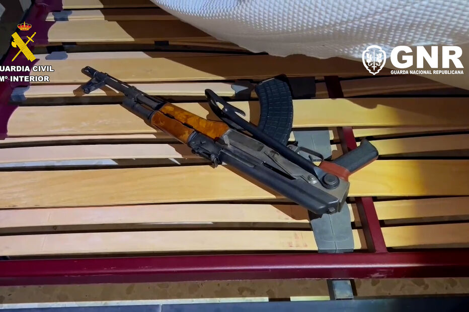 A GNR apreende arma numa operação