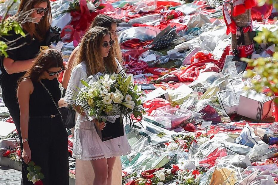 Rute Cardoso visita memorial a Diogo Jota, jogador do Liverpool, após falecimento