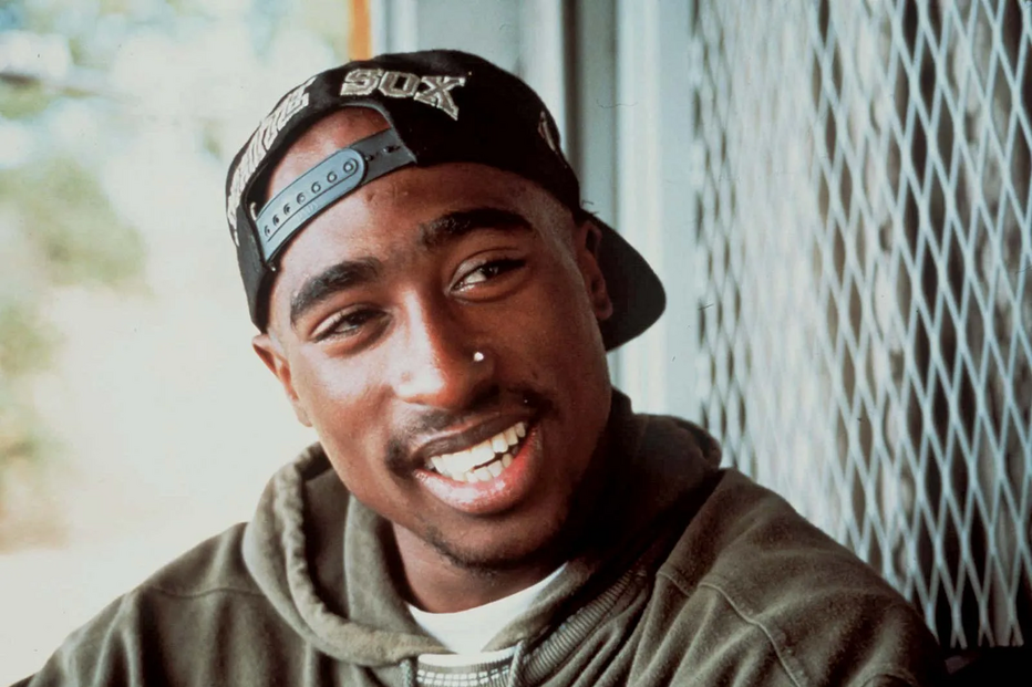 Retrato de Tupac Shakur, um dos 50 homens mais atraentes de sempre