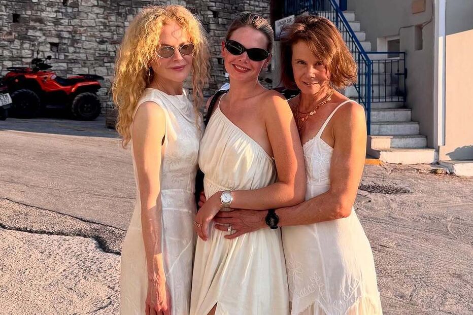 Nicole Kidman surge com família e mostra cabelo natural