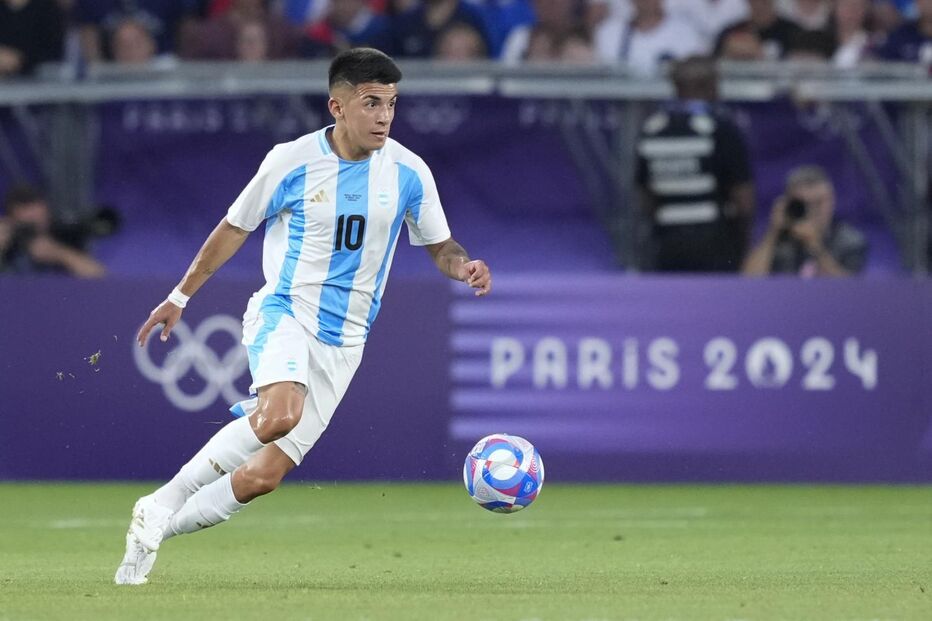 Thiago Almada aguarda acordo entre Benfica e Botafogo para transferência para Lisboa