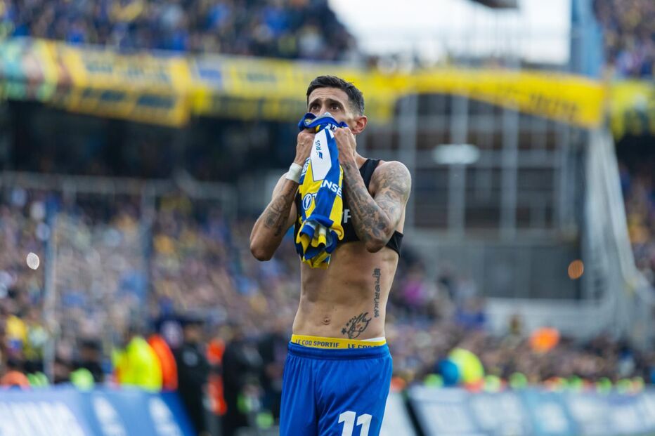 Di María emociona-se no regresso ao Rosario Central, em Rosário, Argentina