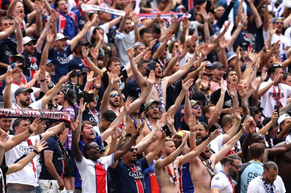 Fãs apoiam PSG e Chelsea no Metlife Stadium, em Nova Jérsia, para a final do Mundial de Clubes