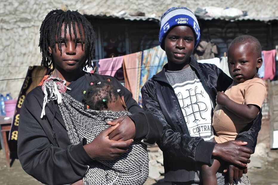 Em Maputo, jovens mães moçambicanas enfrentam dificuldades para sustentar os filhos e prosseguir estudos