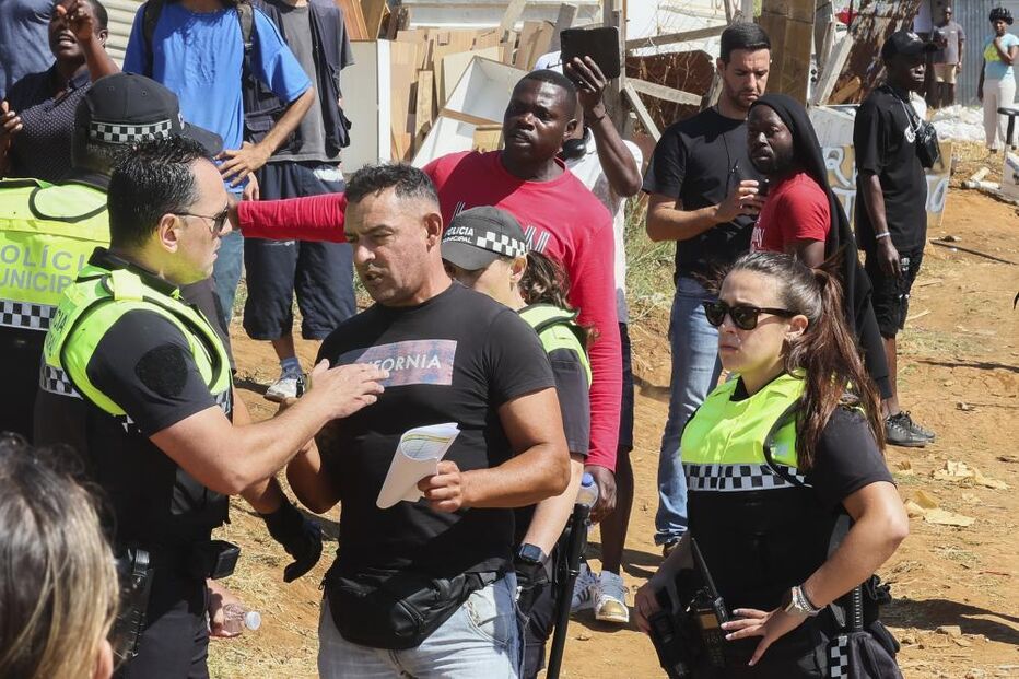 Tensão em Loures: moradores tentam impedir demolição de casas no Talude Militar