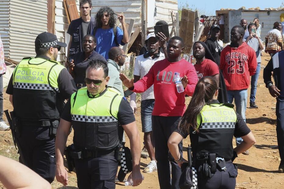 Tensão em Loures: Moradores enfrentam polícia durante demolições no Talude Militar