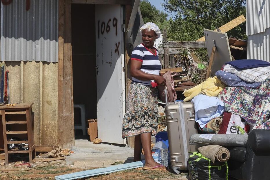 Moradores do Talude Militar tentam impedir demolições ordenadas pelo município de Loures