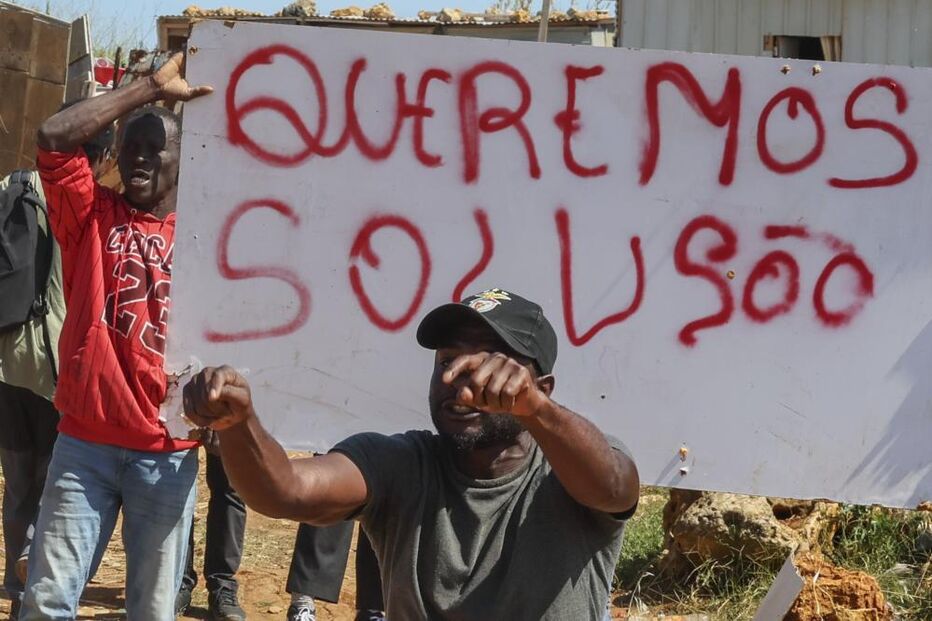Moradores do Talude Militar exigem solução para demolições de casas em Loures