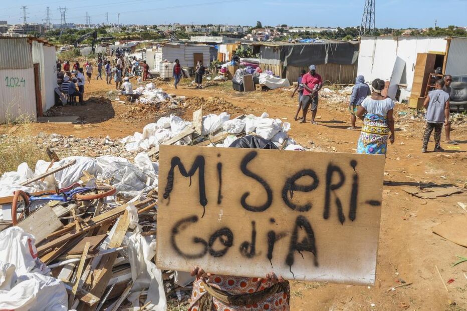 Loures: moradores do Talude Militar protestam contra demolições de casas