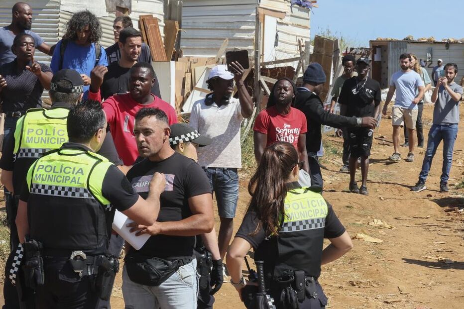Tensão em Loures: moradores tentam impedir demolições de casas no Talude Militar