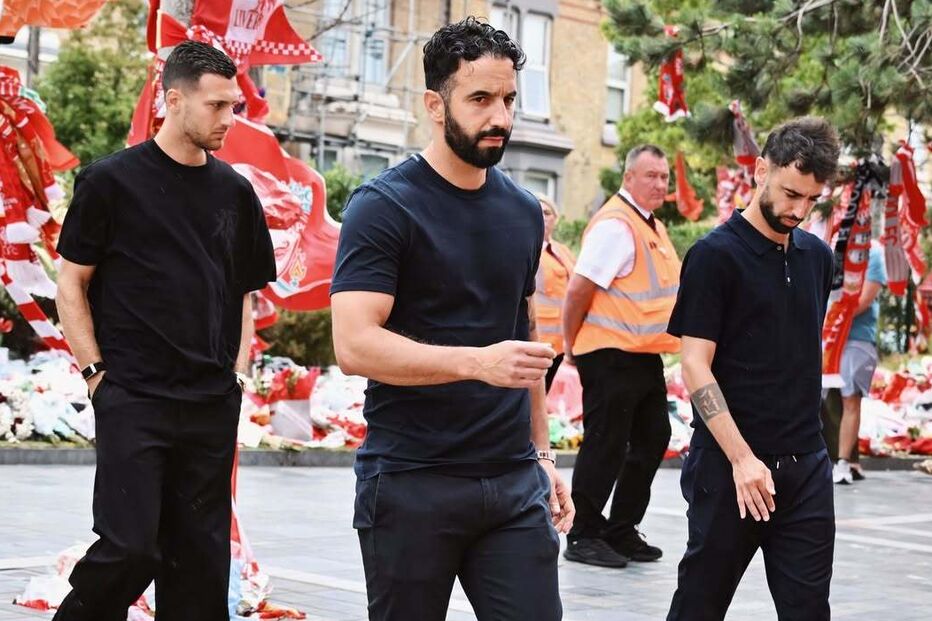 Amorim e craques portugueses homenageiam Diogo Jota em Anfield