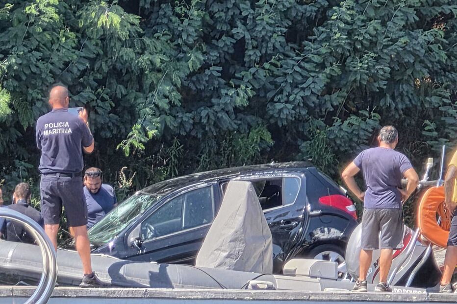 Polícia Marítima investiga carro resgatado do rio Douro após acidente fatal