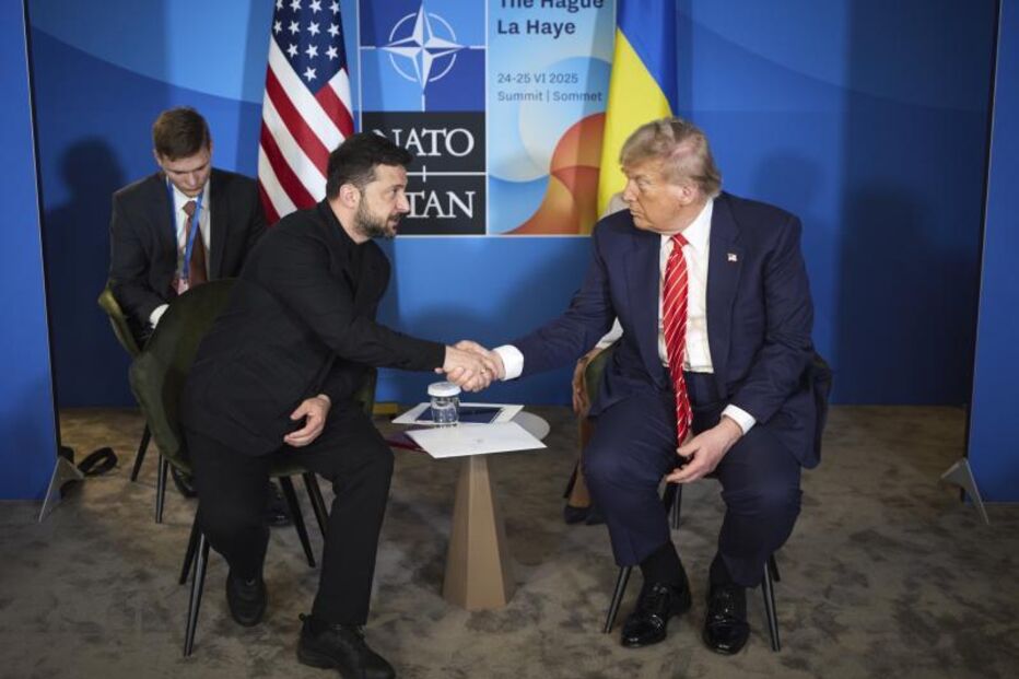 Trump e Zelensky durante a Cimeira da NATO, em junho