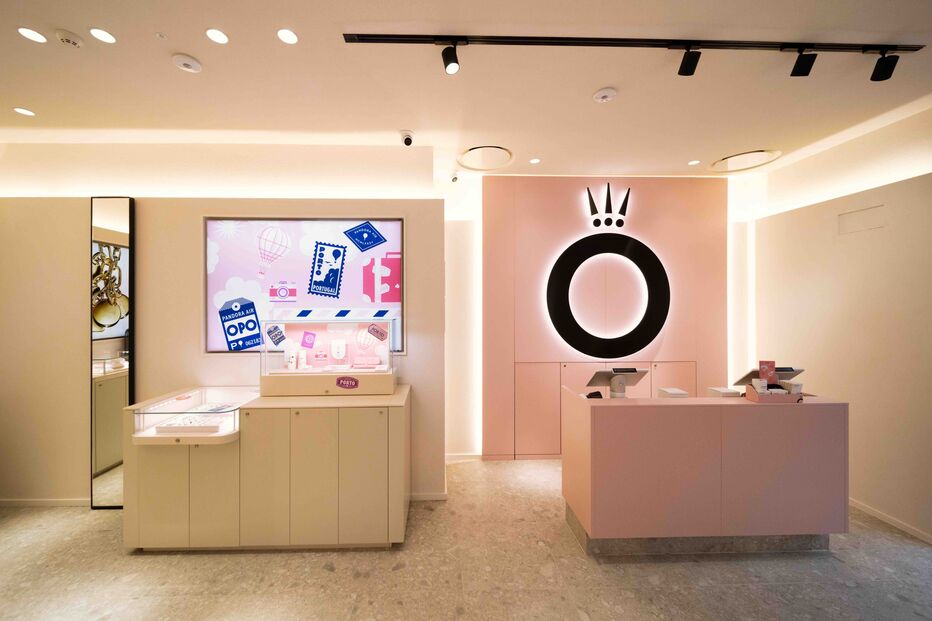 Pandora abre loja na Rua de Santa Catarina, no Porto, com conceito de loja imersiva