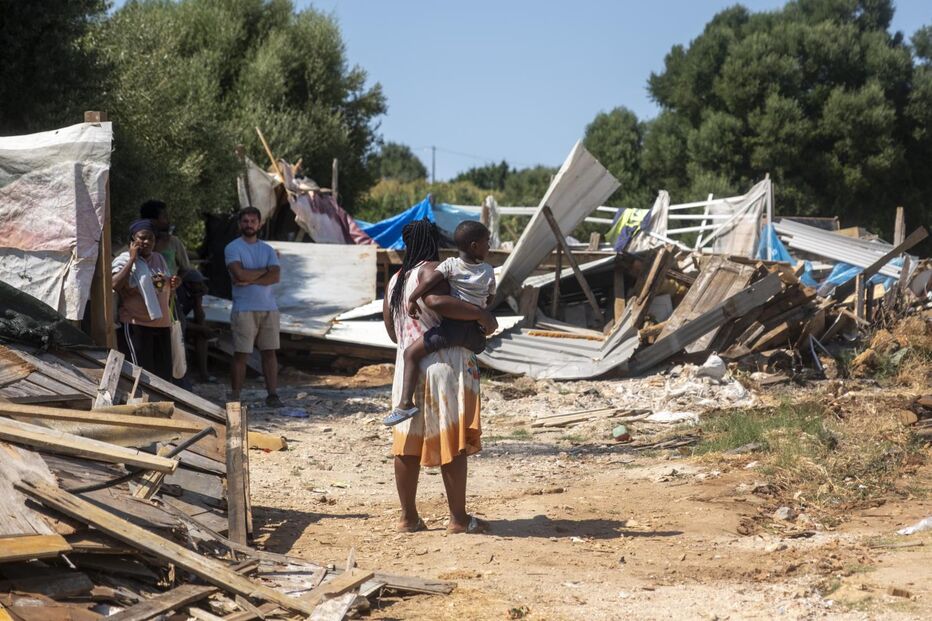 Moradores do Bairro do Talude, em Loures, temem dormir ao relento após demolições