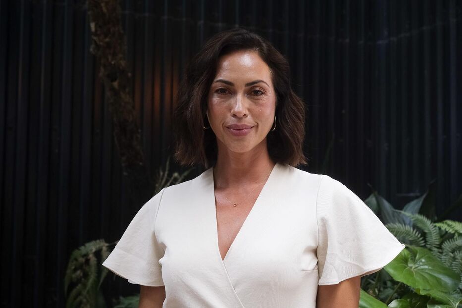 Débora Monteiro aborda desafios com suores, irritabilidade e fadiga