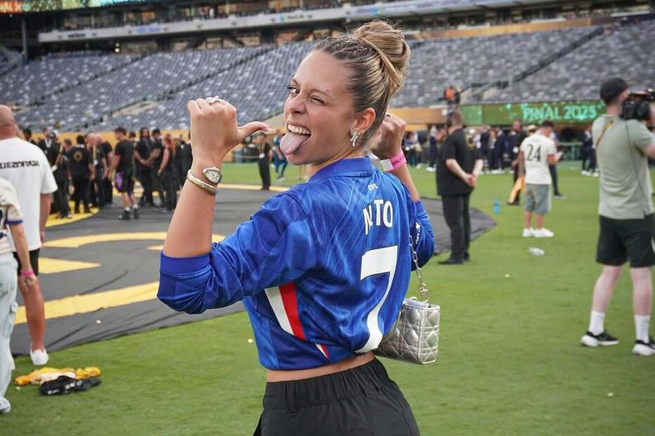 Brasileiros reagem à namorada de Pedro Neto na final do Mundial de Clubes