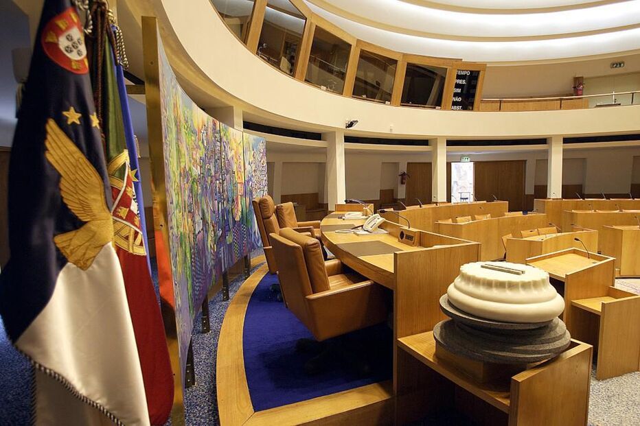 PS acusa direita de silenciar debate sobre habitação nos Açores