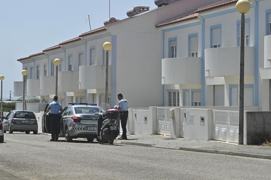 Fachada de Lar Ilegal em Peniche