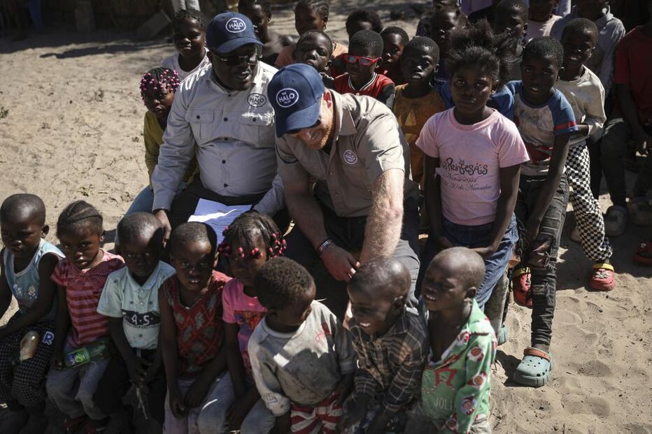 Príncipe Harry segue os passos de Diana em Angola, visitando crianças e áreas de minas