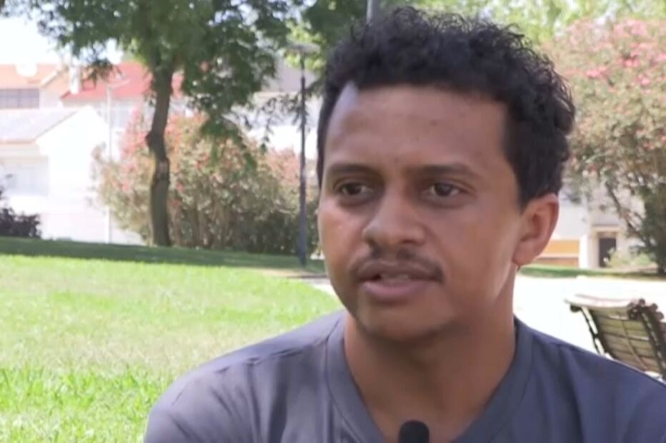 A mãe de Francisca é uma mulher desesperada, nada sabe da filha. O irmão de Francisca já está em Portugal e está a tentar perceber com a PJ o que aconteceu à cozinheira de 44 anos. 