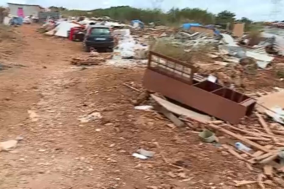 Famílias do Bairro do Talude em Loures voltaram a dormir ao relento e em tendas