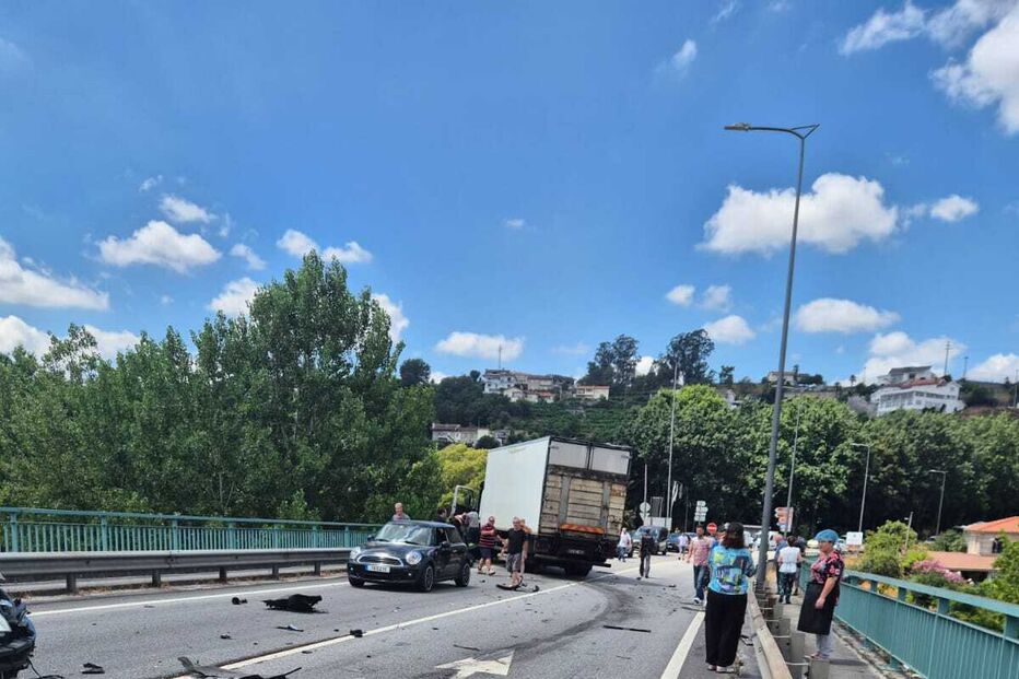 Acidente na ponte de Canaveses, ao início da tarde desta sexta-feira
