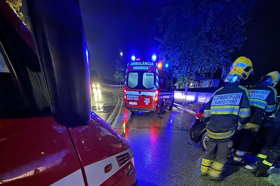 Bombeiros socorreram as duas vítimas