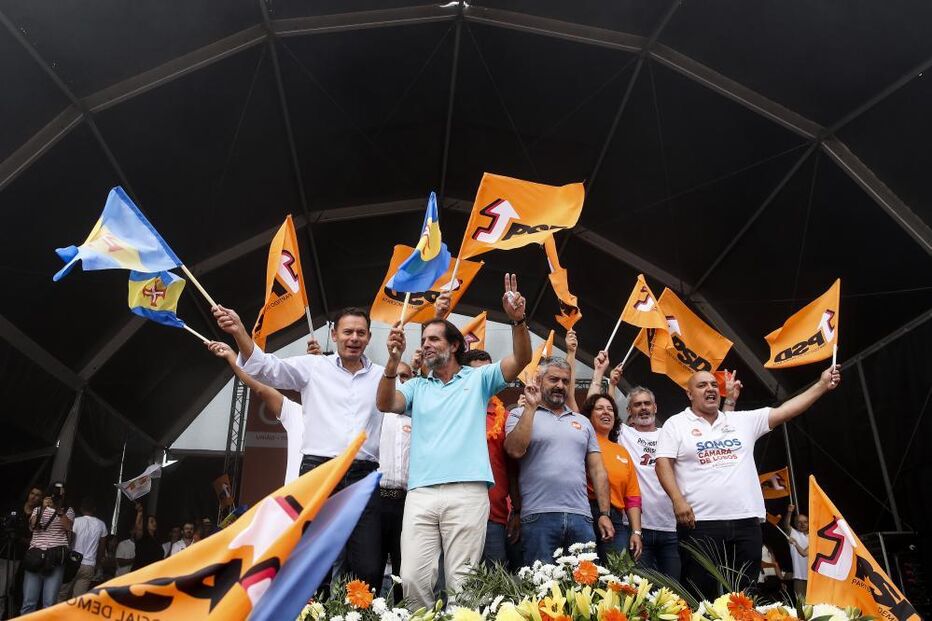 Miguel Albuquerque e Luís Montenegro na festa do PSD Madeira