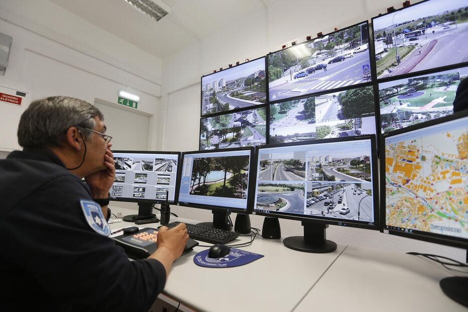 Central de vigilância monitoriza o tráfego e segurança
