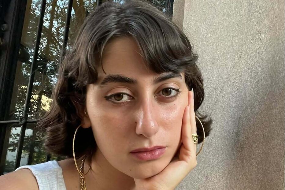 Zohran Mamdani, político americano, surge com correntes douradas