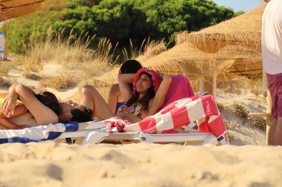 Moniz e Manuela desfrutam de férias em família na praia