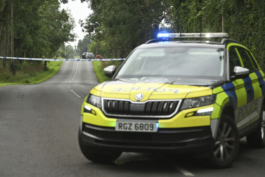 Cena na área de Drummeer Road, em Maguiresbridge, Irlanda do Norte, quarta-feira, 23 de julho de 2025, após um tiroteio