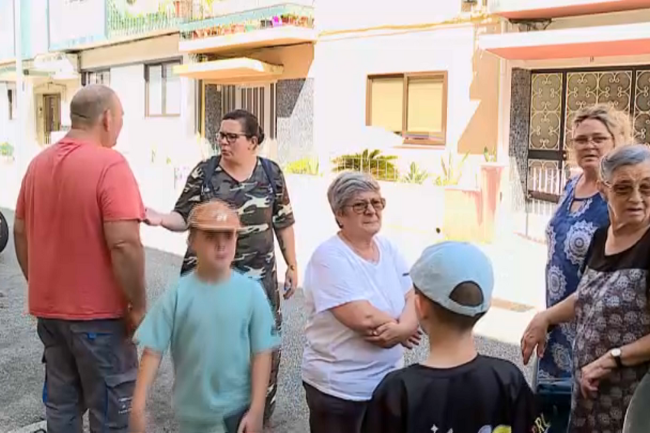 Moradores de Ermesinde vivem atormentados por praga de baratas. Há quem tenha medo de sair à rua de noite