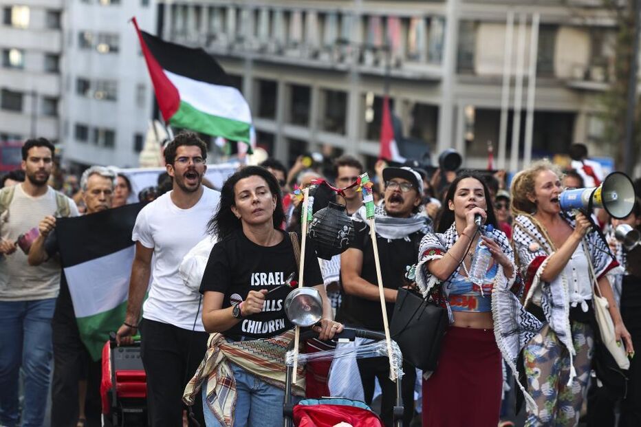 Mais de uma centena de pessoas manifestam-se em Lisboa pelo fim da fome em Gaza