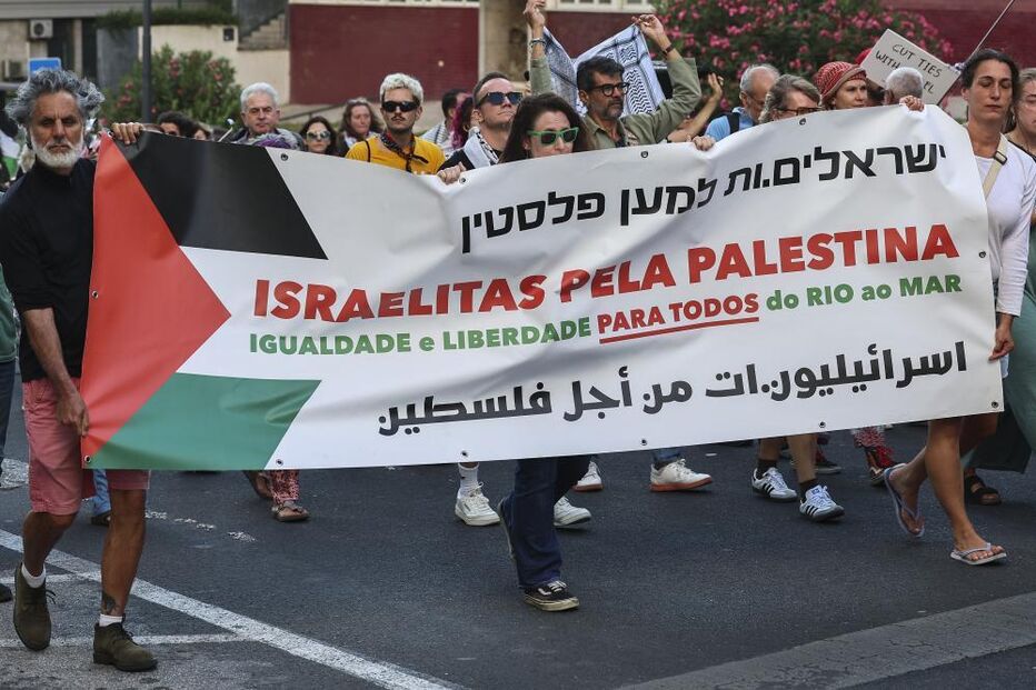 Mais de uma centena de pessoas manifestam-se em Lisboa pelo fim da fome em Gaza