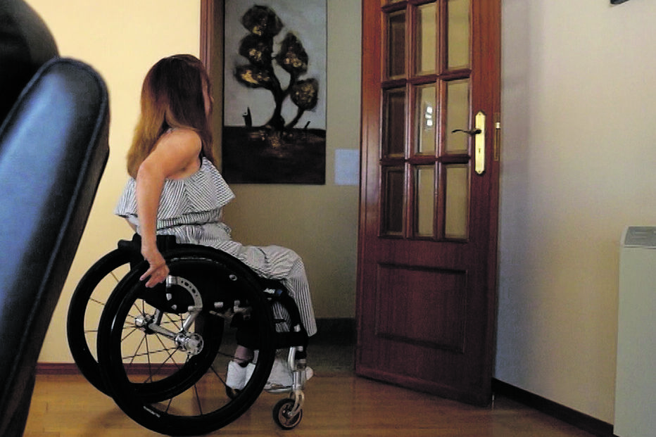'Eu é que fico prisioneira': Sandra ficou paraplégica ao ser empurrada pelo ex-namorado do 2º andar