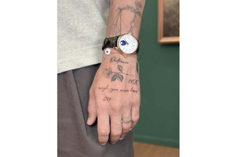 Tsimikas, jogador do Liverpool, tatuou o número 20 e frase em homenagem a Diogo Jota