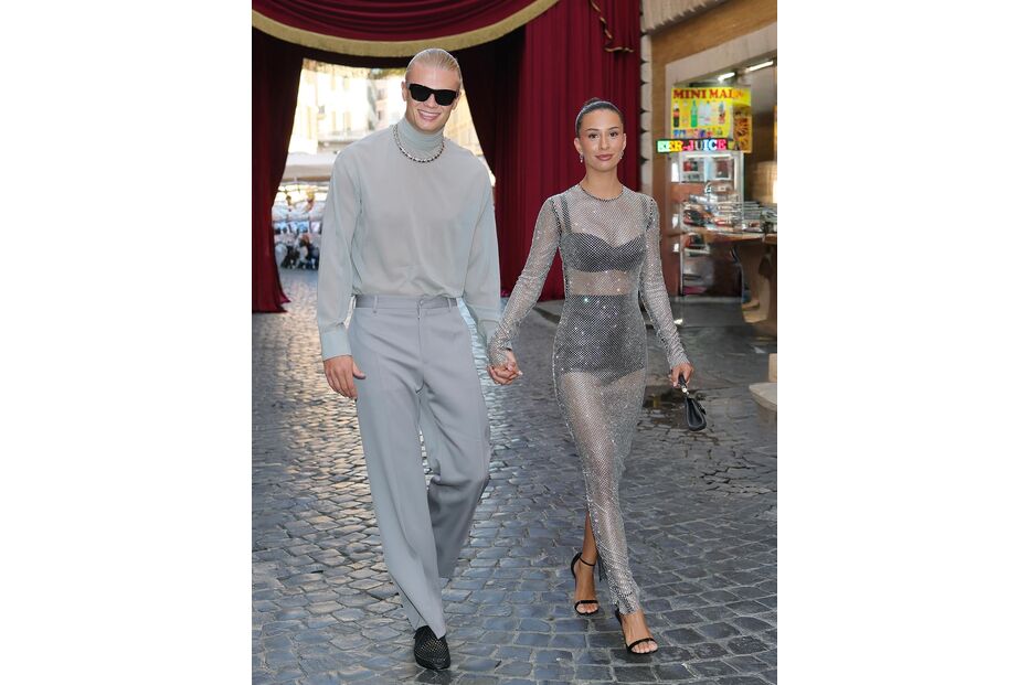 Haaland e namorada passeiam por Roma em evento de moda