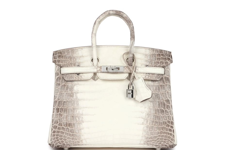 Mala de 380 mil euros oferecida por Haaland à namorada causa polémica.
