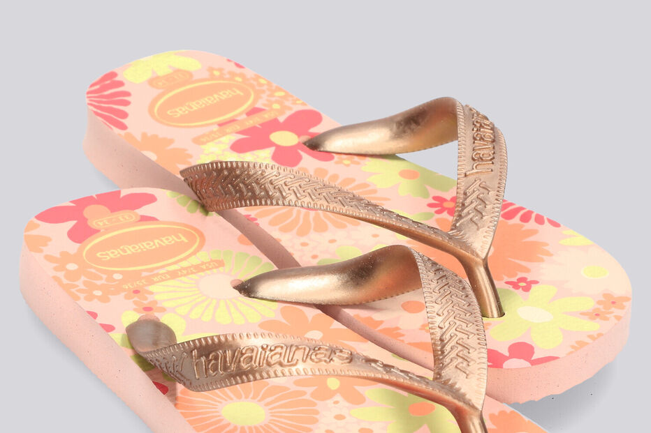 Chinelo Havaianas com padrão floral, ideal para os dias de verão e férias