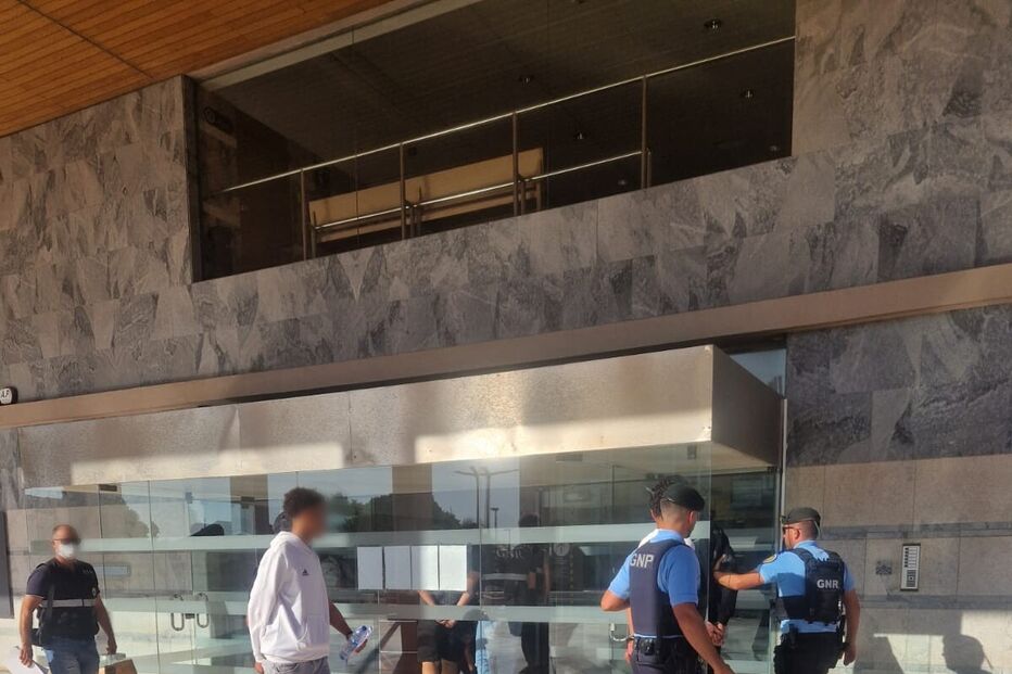 Gang juvenil que agrediu turista em Albufeira é ouvido hoje em Tribunal