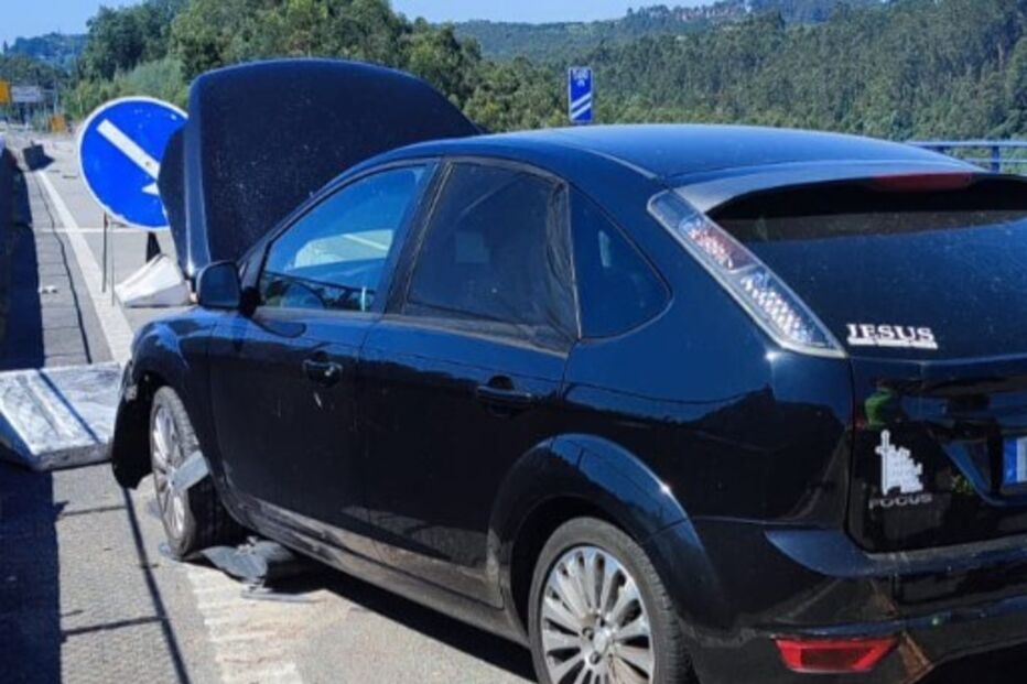 Homem sofre ferimentos num despiste de carro em Oliveira de Azeméis